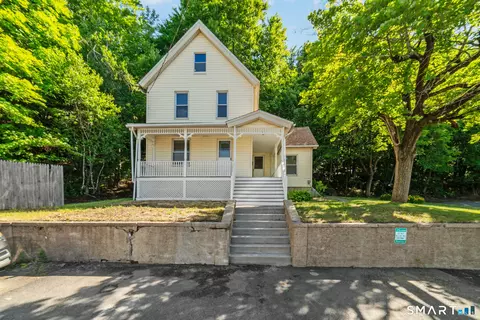 29 Sprague St, Waterbury, CT 06704