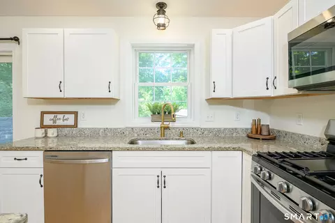 Kitchen - 5 King St, Killingly, CT 06239 photo 4 of 7