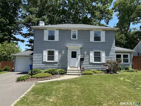 798 Cooke St, Waterbury, CT 06710