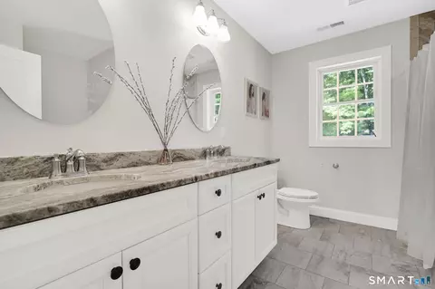 Bath - 3 Windmill Ln, Canton, CT 06019 photo 2 of 4