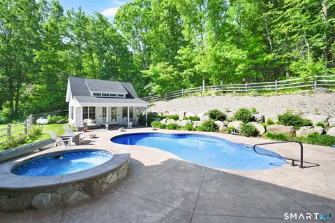 Exterior - 3 Windmill Ln, Canton, CT 06019 photo 5 of 9