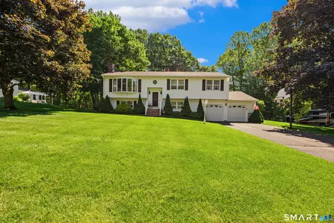 163 Sentinel Hill Rd, North Haven, CT 06473