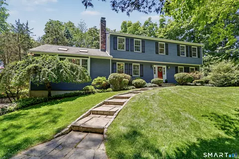 57 Fawn Meadow Dr, Trumbull, CT 06611