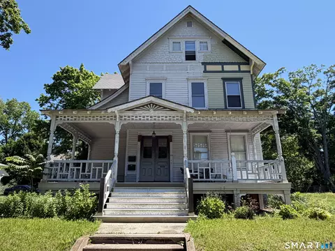 33 Church St, Guilford, CT 06437