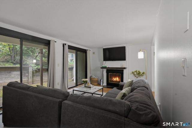 64 Shepard Ave #64, Hamden, CT 06514