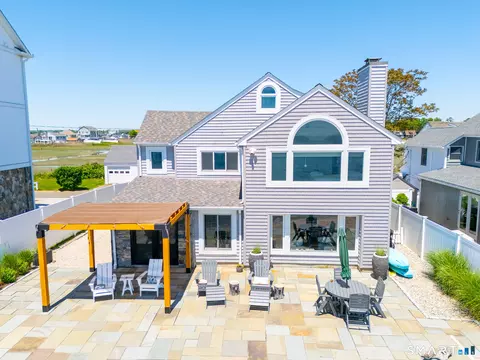 Exterior - 49 Hammock Rd, Clinton, CT 06413 photo 2 of 8