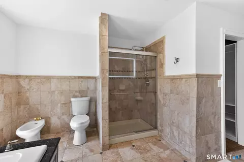Bath - 365 Munger Ln, Bethlehem, CT 06751 photo 3 of 5