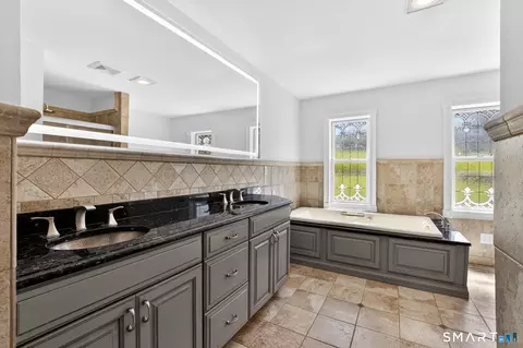 Bath - 365 Munger Ln, Bethlehem, CT 06751 photo 2 of 5