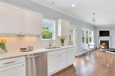 Kitchen - 8 View St #7, Greenwich, CT 06830 photo 2 of 2
