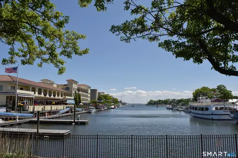 View/Area - 8 View St #7, Greenwich, CT 06830 photo 2 of 3