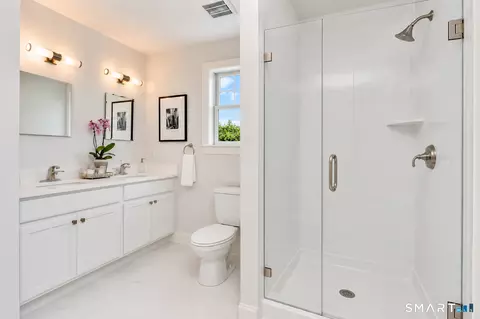 Bath - 8 View St #7, Greenwich, CT 06830 photo 2 of 4