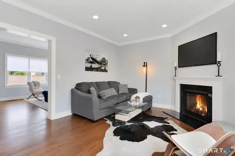 Living - 8 View St #7, Greenwich, CT 06830 photo 2 of 2