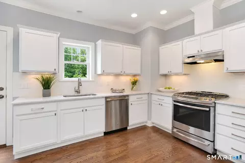 Kitchen - 8 View St #7, Greenwich, CT 06830 photo 1 of 2