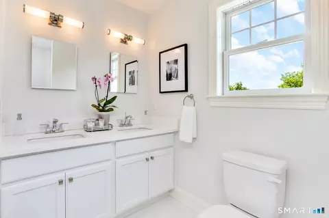 Bath - 8 View St #7, Greenwich, CT 06830 photo 3 of 4