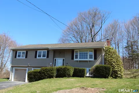 32 Lexington Cir, Newington, CT 06111