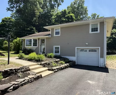 3 Woodview Dr, Brookfield, CT 06804