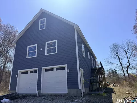 7 Larson St, Waterford, CT 06385