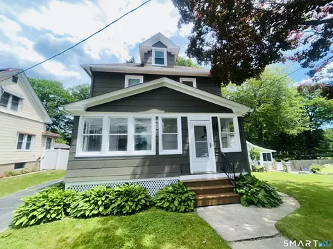 30 Oakwood St, East Hartford, CT 06108