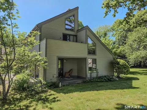 17 Yankee Glen Dr # -D, Madison, CT 06443