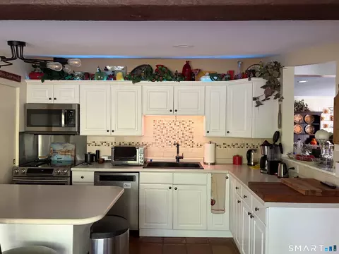 Kitchen - 39 Cottage St, Monroe, CT 06468 photo 2 of 2