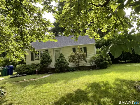 4 Elgin Ave, Bethel, CT 06801
