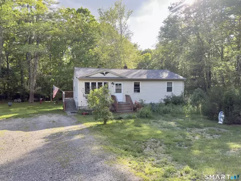39 Shawnee Dr, Killingly, CT 06239