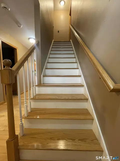 Entry Way - 560 S Frontage Rd, Killingly, CT 06239 photo 2 of 5