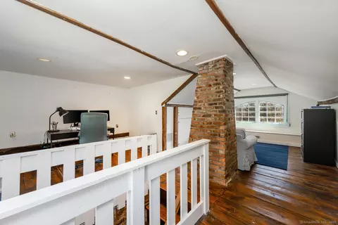 Entry Way - 175 Mountain Rd, Wilton, CT 06897 photo 5 of 5