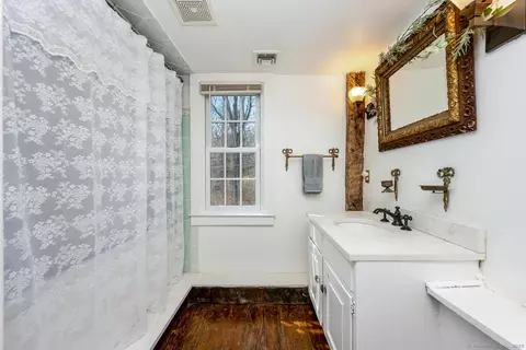 Bath - 175 Mountain Rd, Wilton, CT 06897 photo 5 of 5