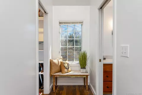 Entry Way - 175 Mountain Rd, Wilton, CT 06897 photo 3 of 5