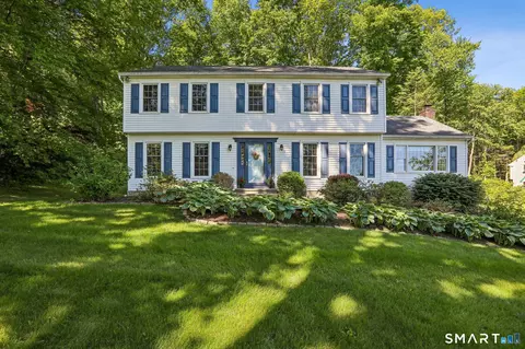 28 Colonial Ridge Dr, Gaylordsville, CT 06755