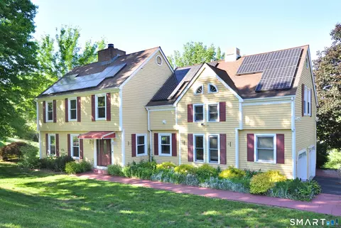 10 Breezy Knoll Dr, Bloomfield, CT 06002