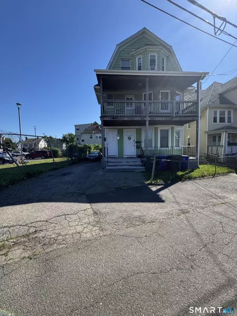 111 Calhoun Pl, Bridgeport, CT 06606