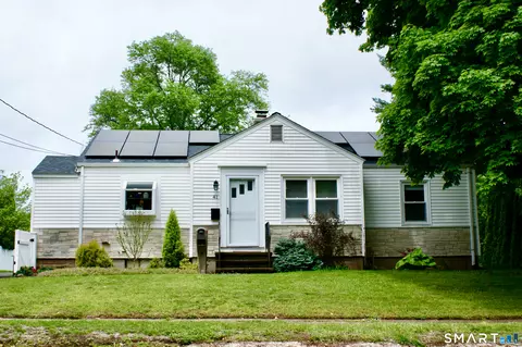 41 Cumpstone Dr, Hamden, CT 06518