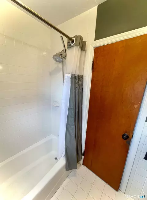 Bath - 41 Cumpstone Dr, Hamden, CT 06518 photo 2 of 2