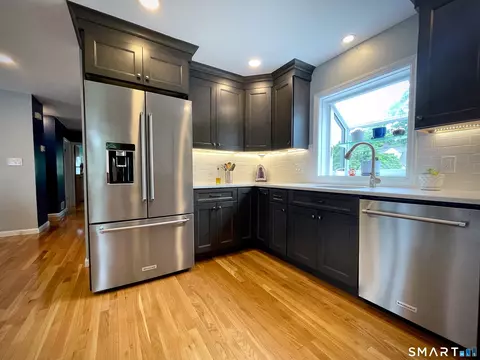 Kitchen - 41 Cumpstone Dr, Hamden, CT 06518 photo 3 of 4