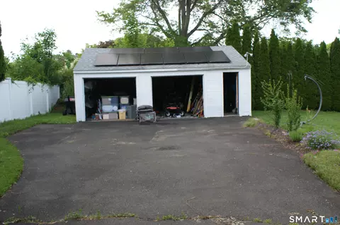 Exterior - 41 Cumpstone Dr, Hamden, CT 06518 photo 3 of 5