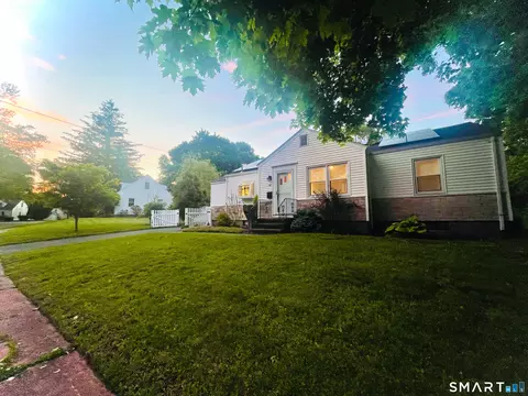 Exterior - 41 Cumpstone Dr, Hamden, CT 06518 photo 2 of 5