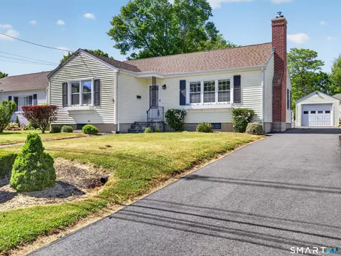 74 Nicholas Ave, Groton, CT 06340