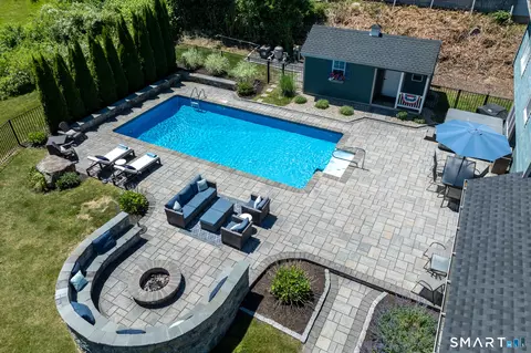 18 Partridgetown Rd, Naugatuck, CT 06770