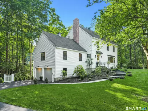 131 Fieldcrest Dr, Ridgefield, CT 06877