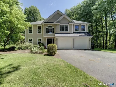 35 Woodsedge Ct, Berlin, CT 06037