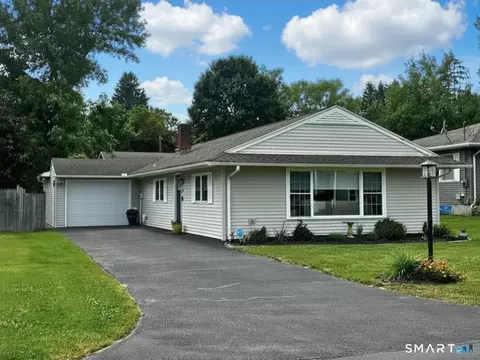 31 Cowan St, Suffield, CT 06078