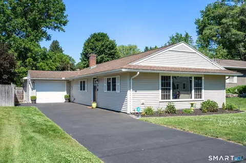 31 Cowan St, Suffield, CT 06078