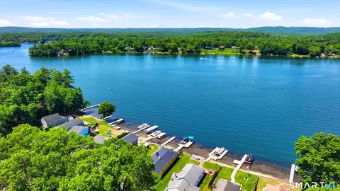 331 Halladay Dr, Suffield, CT 06093
