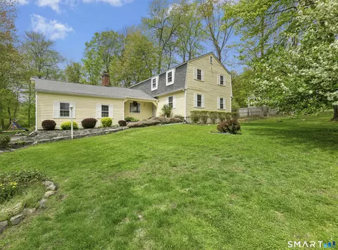 12 Heritage Dr, Danbury, CT 06811