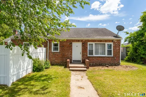 15 Hamast Ave, Waterford, CT 06385