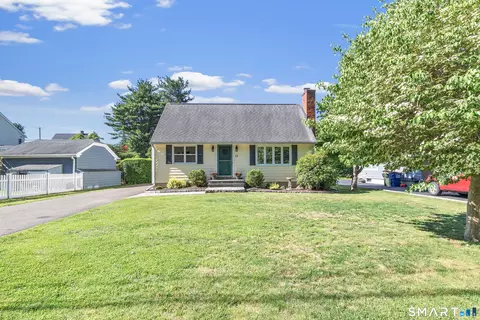 15 Evelyn St, Trumbull, CT 06611
