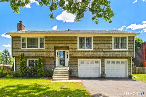 30 Squire Ct, Milford, CT 06460
