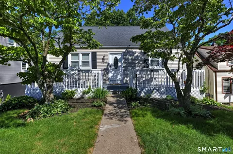 150 Hillcrest Rd, Bridgeport, CT 06606